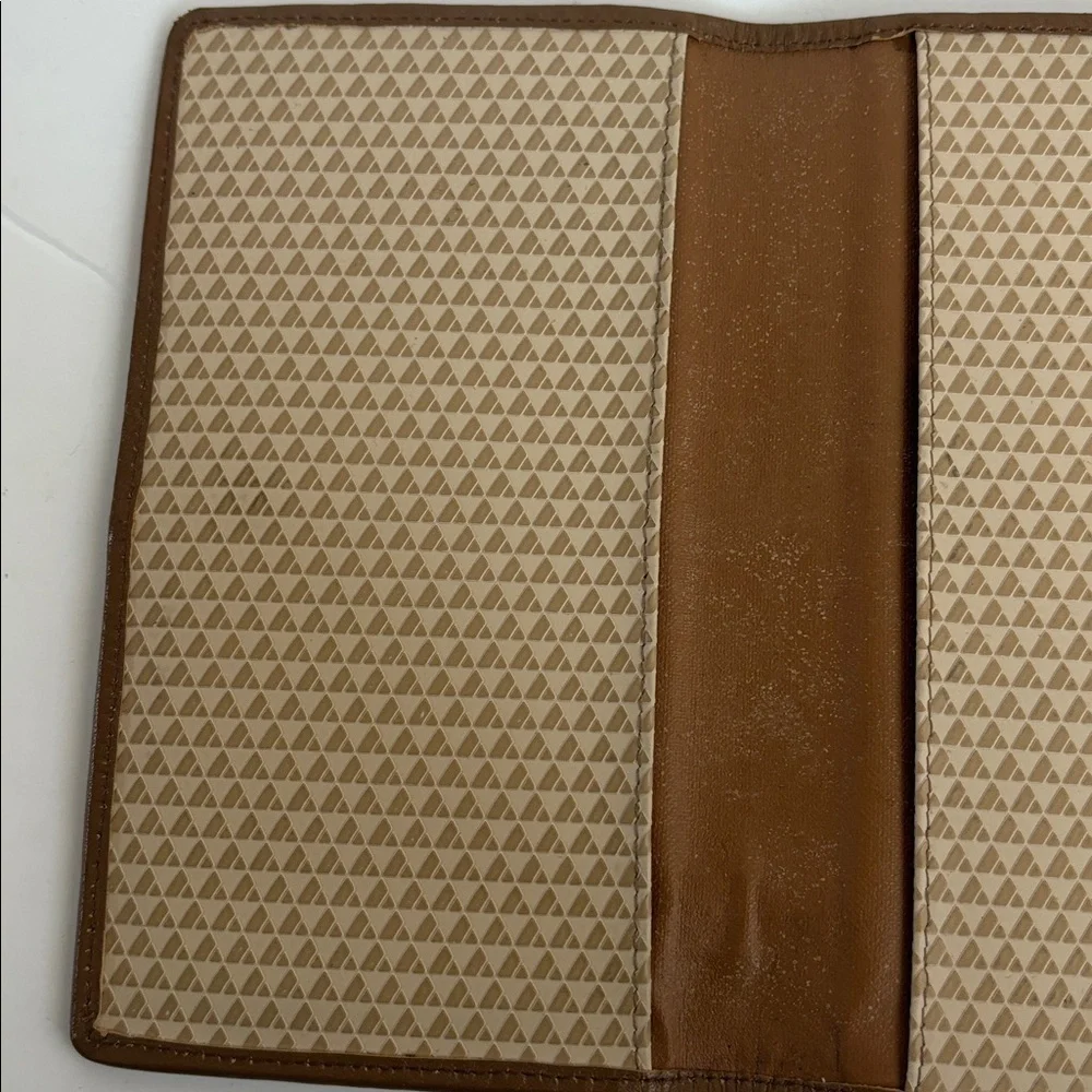 Vintage Liz Claiborne tan and beige pocketbook checkbook snap close wallet
